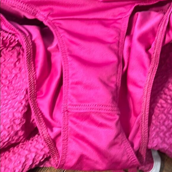 Nike Pink Lined Athletic Shorts with White Curved Hem and Elastic Waistband - Picture 4 of 4